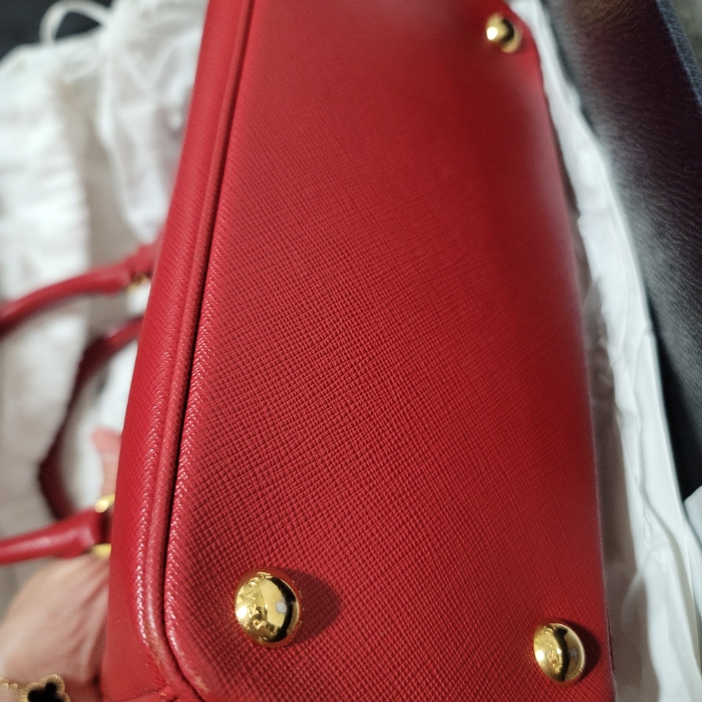 🌟Host Pick🌟Prada iconic Galleria Saffiano Leather Small Bag - Picture 6 of 16
